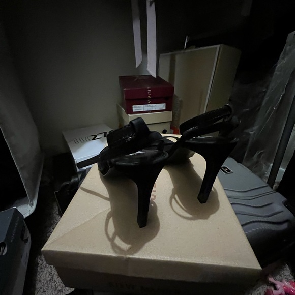 Steve Madden - Picture 4 of 11